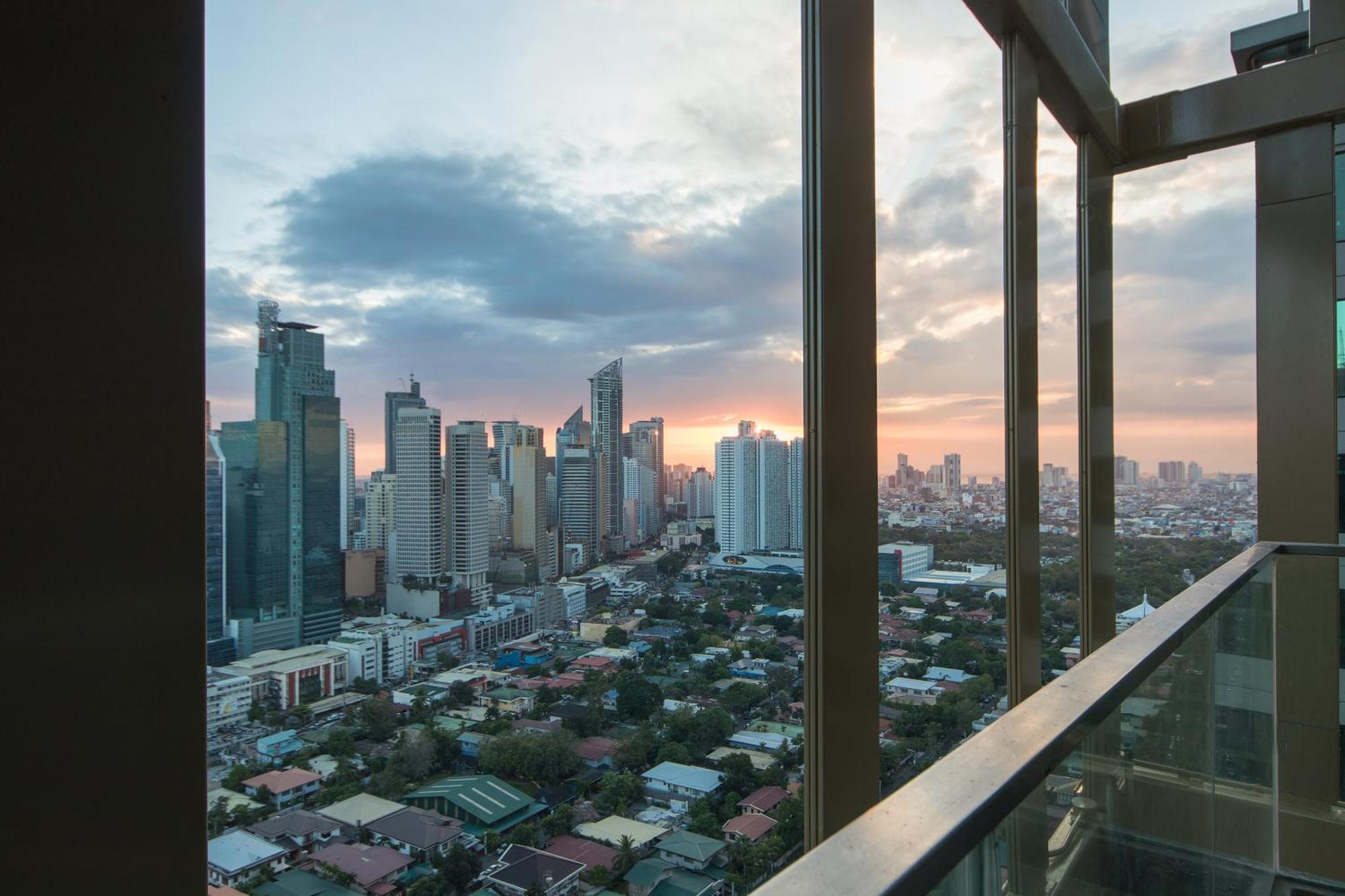 ไอ แอม โฮเทล Hotel Makati City ห้อง รูปภาพ View of the city from the 38th floor of the building