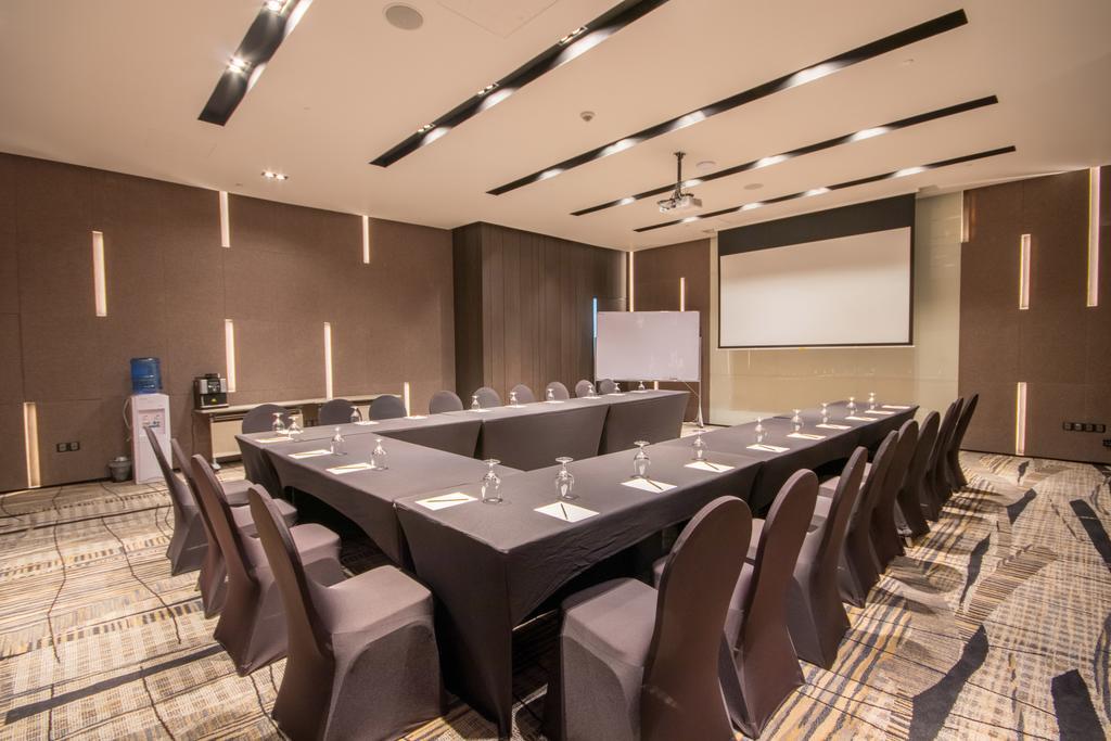ไอ แอม โฮเทล Hotel Makati City ภายนอก รูปภาพ Meeting room at the hotel
