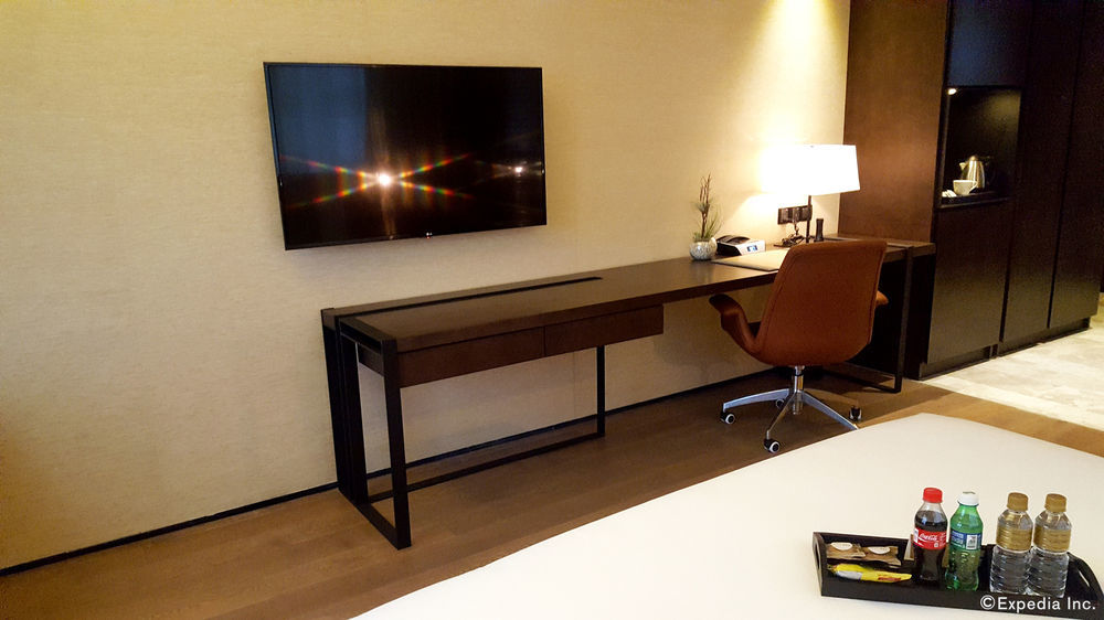 ไอ แอม โฮเทล Hotel Makati City ภายนอก รูปภาพ A television mounted on a wall